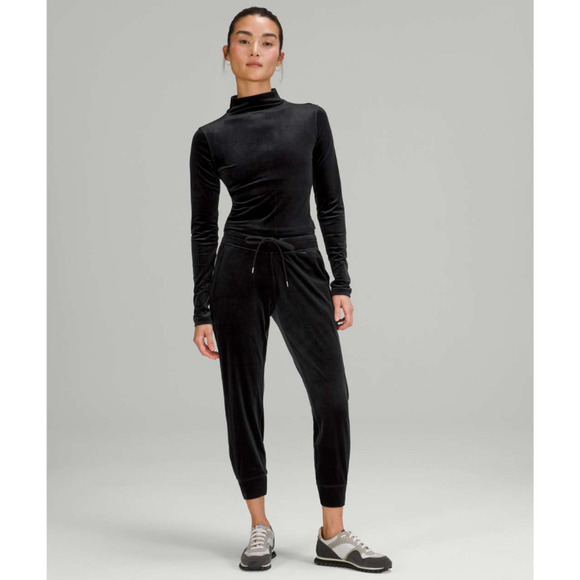 Lululemon Velvet Mock Neck Crop Top Black 6 NWOT - Picture 6 of 10